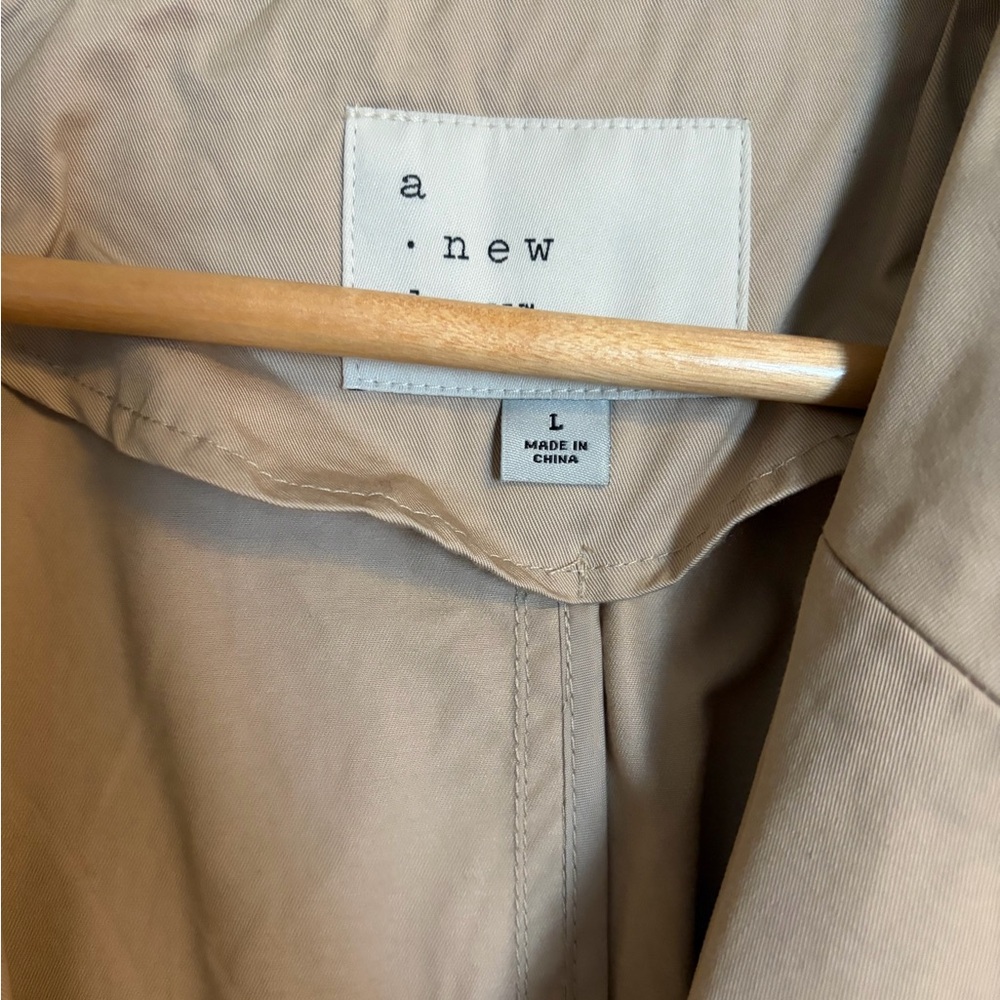 Classic Light Weight Beige Trench Coat with Belt - Picture 2 of 4